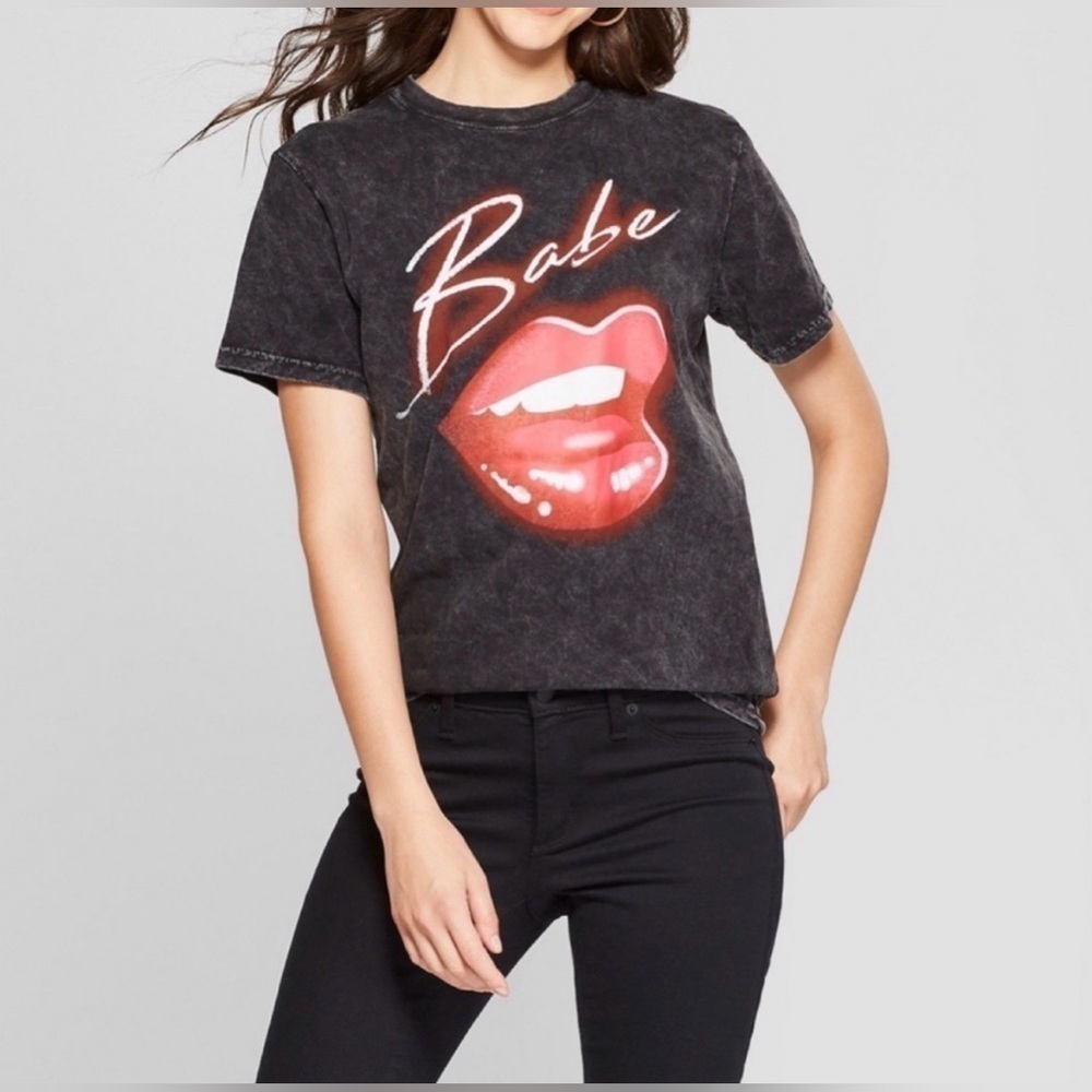 Burnout Lips BABE Graphic T Shirt Distressd Vintage Black Red White.
